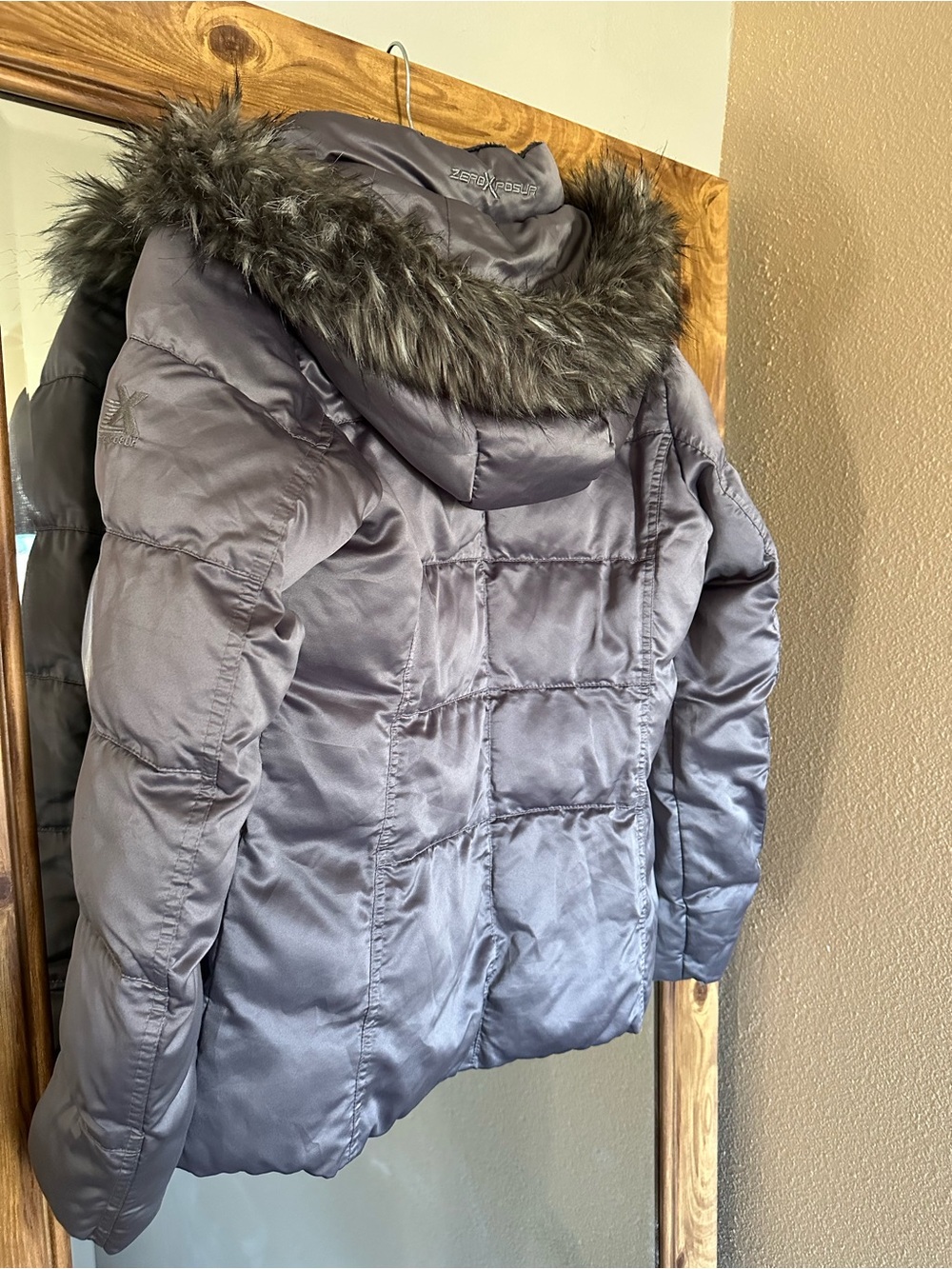 Women's Gray Puffer Jacket with Faux Fur Hood - Picture 4 of 5